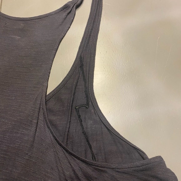 🪴Hollister - Crop Tank Top w/ Sequin Detail - Picture 4 of 11